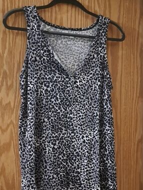 24/7 Maurices Sleeveless Leopard Print V-Neck Tank Top in Black & White